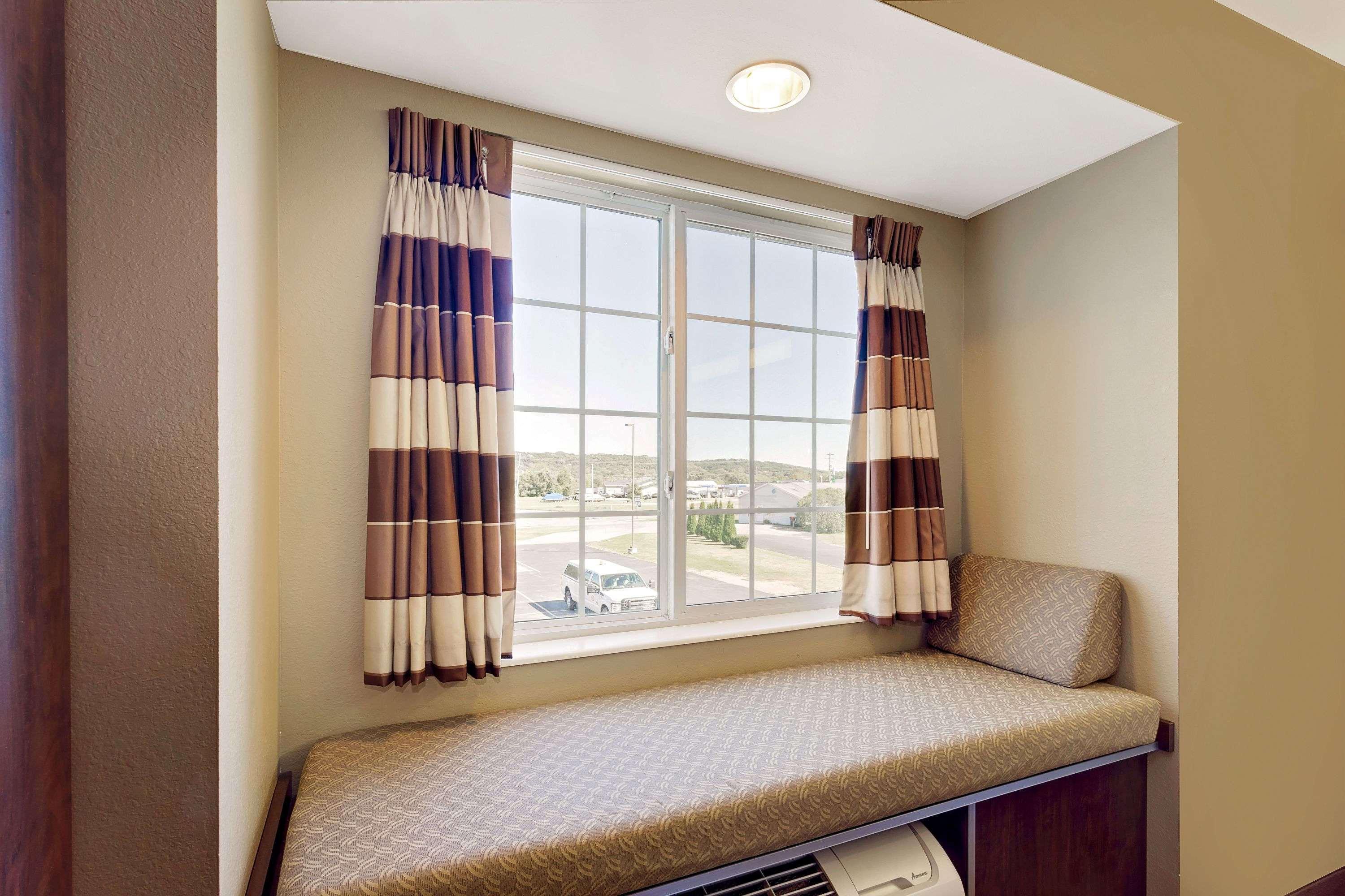 Microtel Inn & Suites By Wyndham Prairie Du Chien Exteriör bild